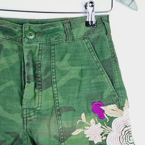 Free People Camo Embroidery Fray Hem Distressed Button Fly Shorts Sz 0 - Picture 5 of 12